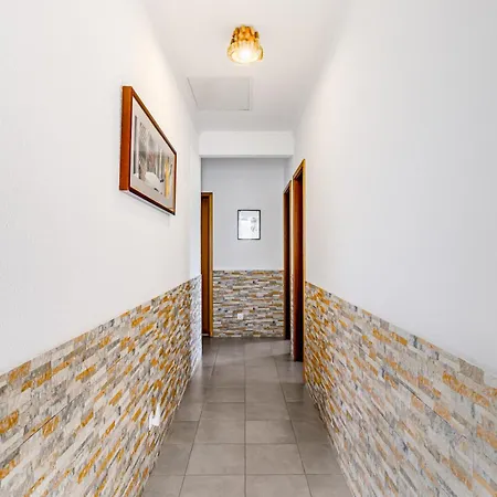 Villa Sublime Sun And Van, By Meco *